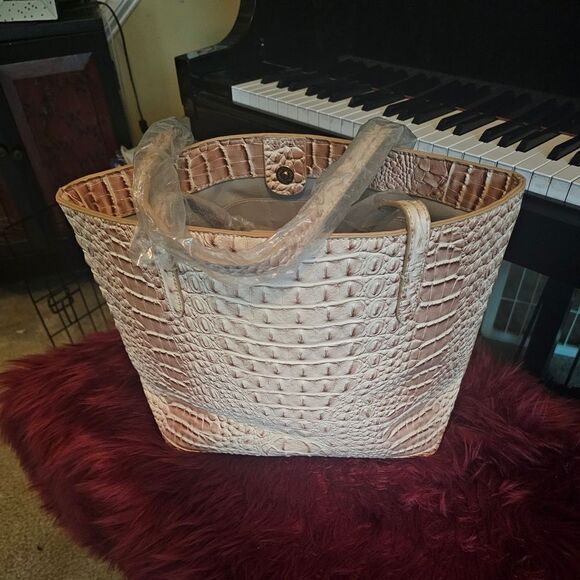 KHAKI & CREAM CROC TOTE - Picture 3 of 8